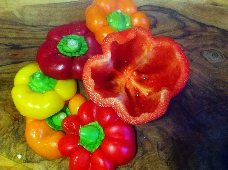 Фаршированные перцы куриным риетом и кускусом в томатном соусе: шаг 1