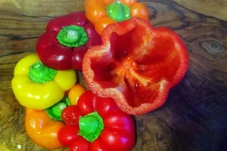 Фаршированные перцы куриным риетом и кускусом в томатном соусе: шаг 1