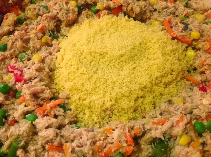 Фаршированные перцы куриным риетом и кускусом в томатном соусе: шаг 4