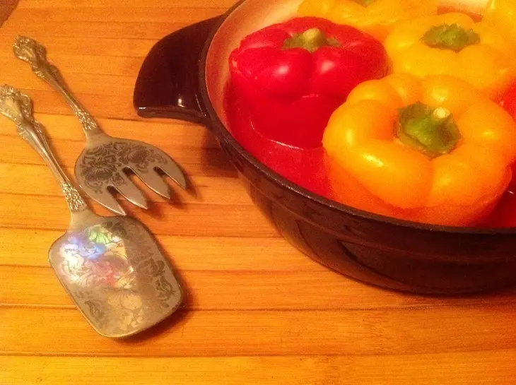 Фаршированные перцы куриным риетом и кускусом в томатном соусе: шаг 7