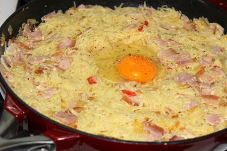 Запеканка из вермишели с грудинкой, сыром и яйцом. ужин за 30 минут.: шаг 3
