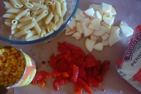 Макаронный салат с яблоком и запечённым перцем: шаг 2
