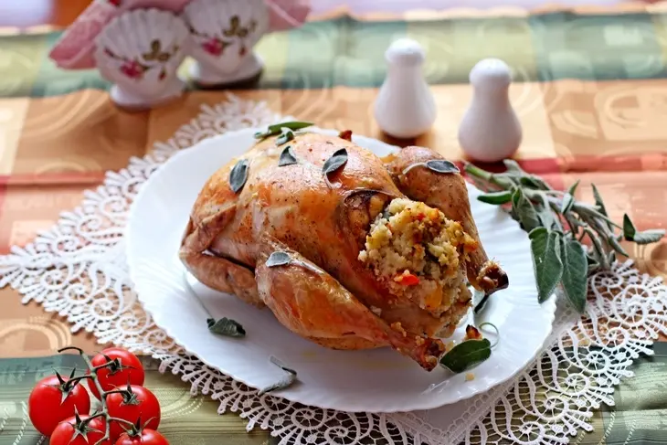 Курица фаршированная пшеном и запеченная с шалфеем .: шаг 6