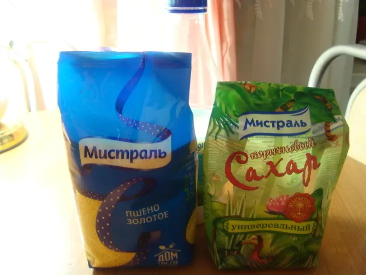 Пшённые котлеты со смородиновым киселём.: шаг 1