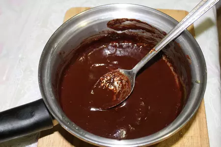 Десертный салат с фруктами, карамелизированными бабочками и шоколадным соусом.: шаг 5