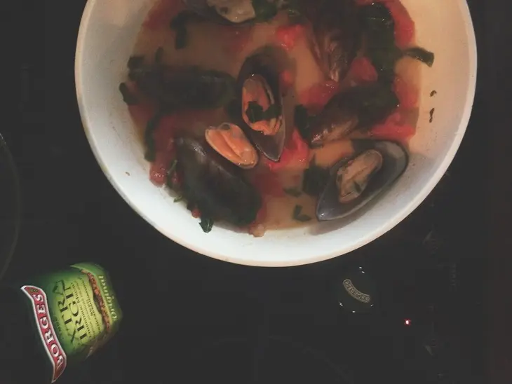 Салат с penne rigate, мидиями и вялеными томатами: шаг 4