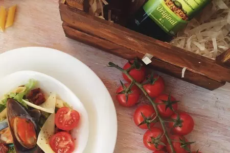 Салат с penne rigate, мидиями и вялеными томатами: шаг 8