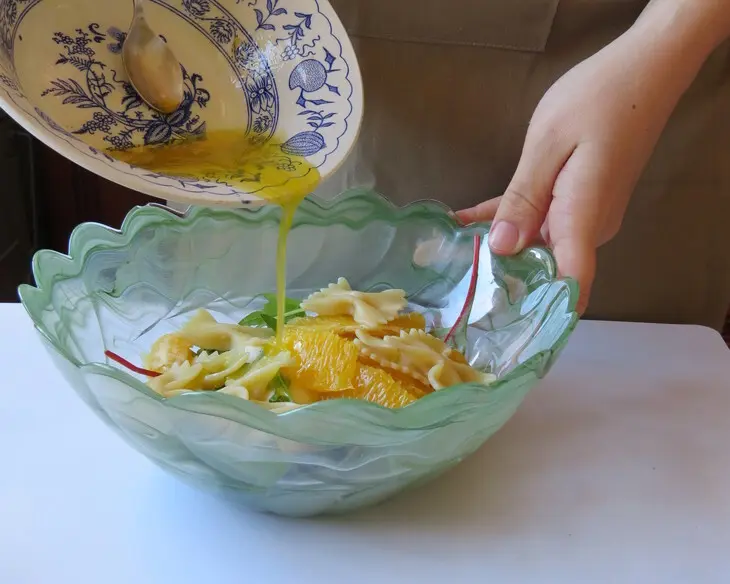 Легкий салат с farfalle «между нами девочками»: шаг 7