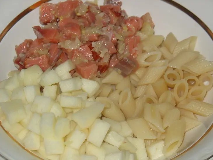 Салат “миланский” с penne rigate, яблоком и копченой рыбой.: шаг 4