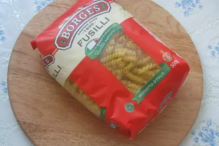 Салат с пастой и рулетиками из ветчины: шаг 1
