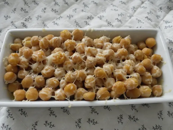 ​песто  паста fusilli  салат с моцареллой и нутом.: шаг 3