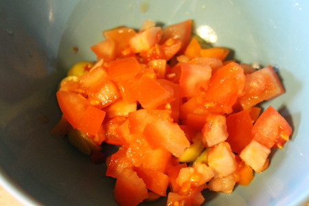 Салат из пасты фузилли с оливками и помидорами: шаг 2