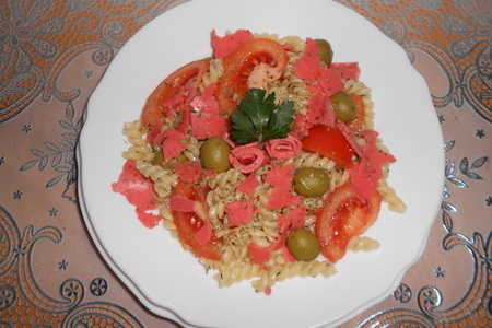 Салат с фузилли, оливками,сыром red pesto и помидорами: шаг 7