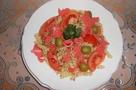 Салат с фузилли, оливками,сыром red pesto и помидорами: шаг 7
