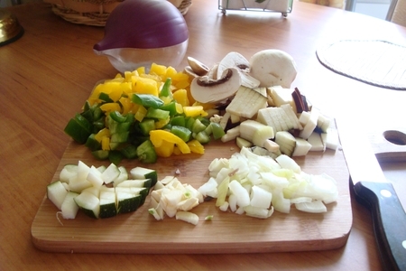 Салат с гречкой,отварной курицей и овощами.: шаг 3