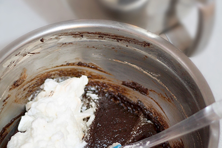 Шоколадно-гречневый торт с трюфельным кремом и пьяной вишней "подарок феи": шаг 9