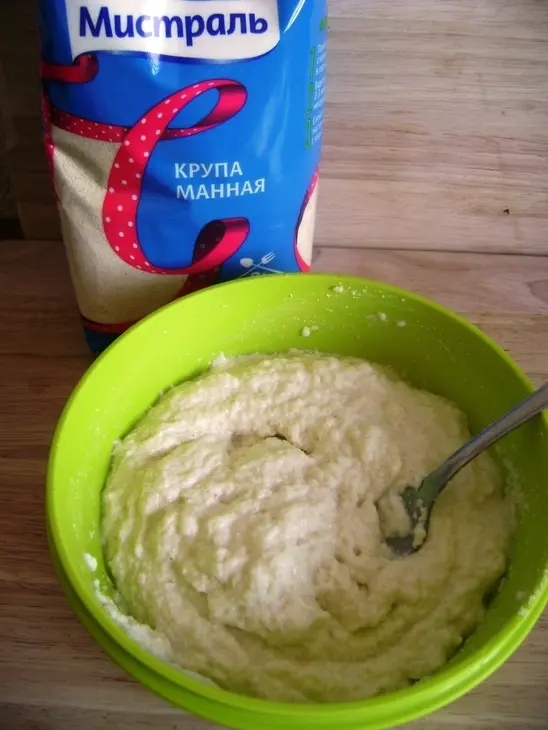 Закусочные сырные маффины с грибами на манке: шаг 1
