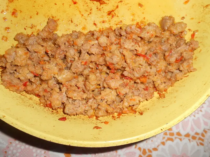 Блинные рулетики с мясной начинкой: шаг 6