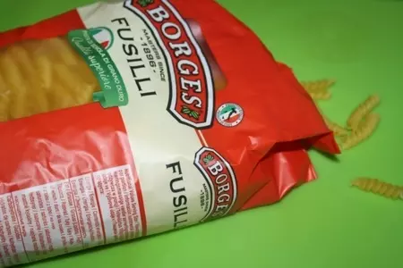 Салат с пастой фузилли и брокколи: шаг 1