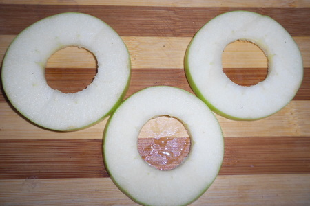 Блинные мешочки с изюмом, яблоками и орехами: шаг 7