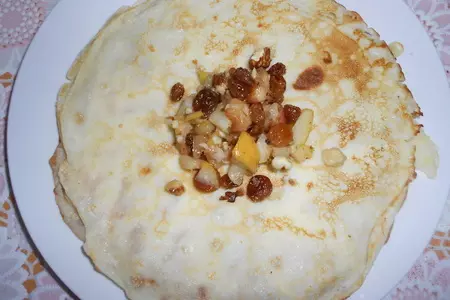 Блинные мешочки с изюмом, яблоками и орехами: шаг 8