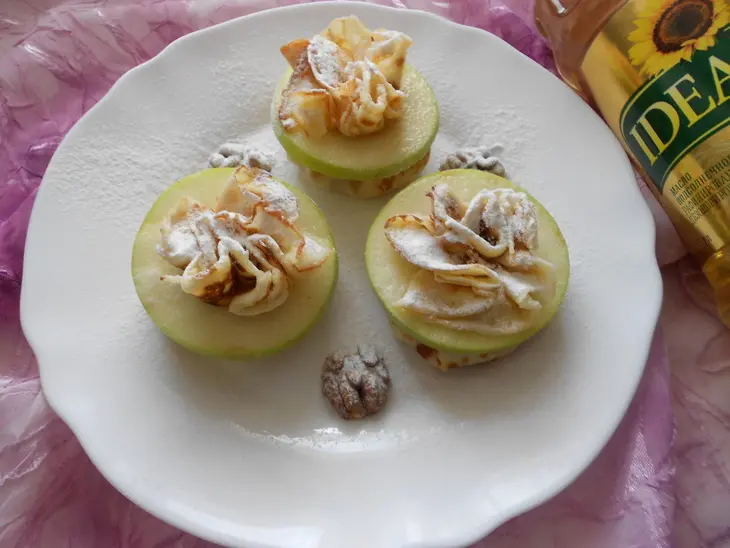 Блинные мешочки с изюмом, яблоками и орехами: шаг 9