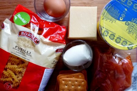 Закусочные кексы-фузилли с моцареллой,пармезаном и сливочным сыром: шаг 1