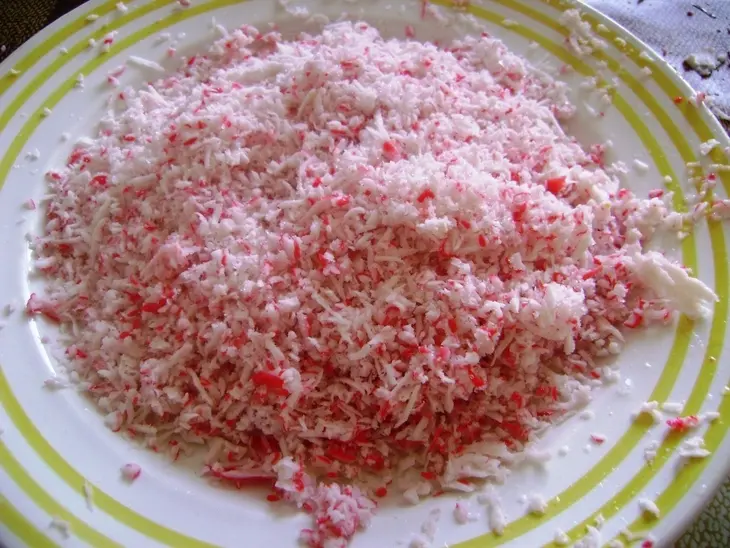 Блинчики закусочные с крабовыми палочками.: шаг 1