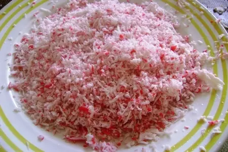 Блинчики закусочные с крабовыми палочками.: шаг 1