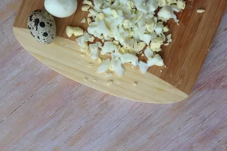 Слоеный салат с fusilli borges с семгой, перепелиными яйцами и вялеными томатами: шаг 4