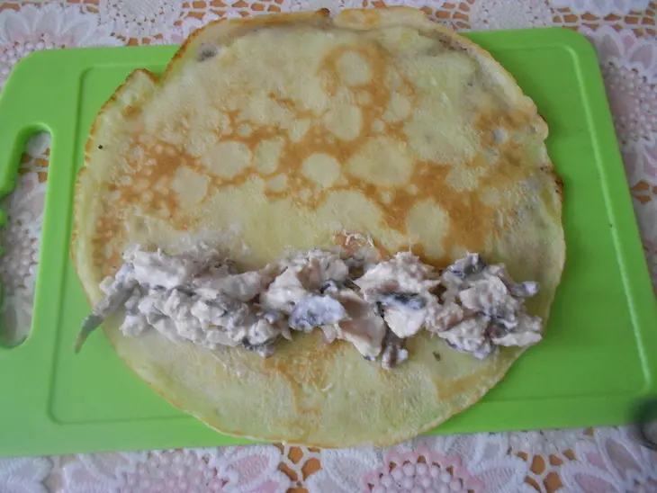 Запеченные блины с курицей и шампиньонами: шаг 6