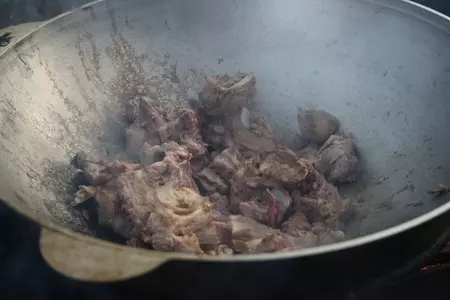 Волшебный плов с бараниной на мангале: шаг 7