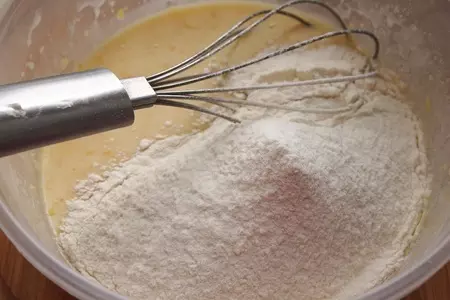Лимонные оладушки на сгущенном молоке: шаг 5