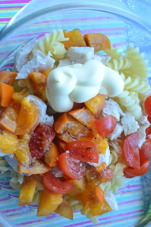 Салат с пастой, хурмой и зеленой редькой: шаг 4