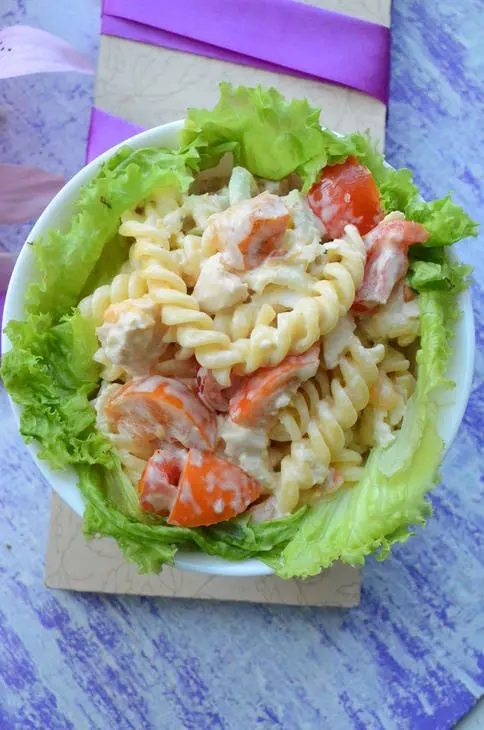 Салат с пастой, хурмой и зеленой редькой: шаг 8