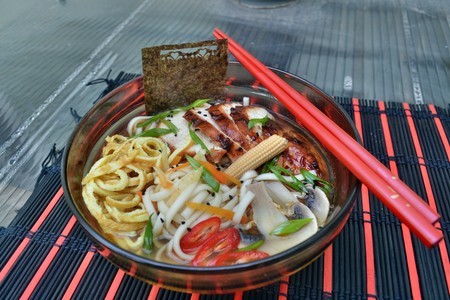 Японский суп рамен, на тройном бульоне, с курицей хойсин: шаг 1