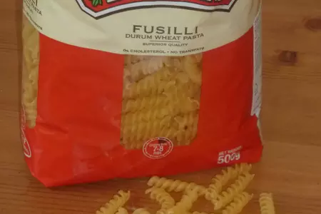 Ароматный томатный суп с пастой fusilli и базиликом: шаг 4