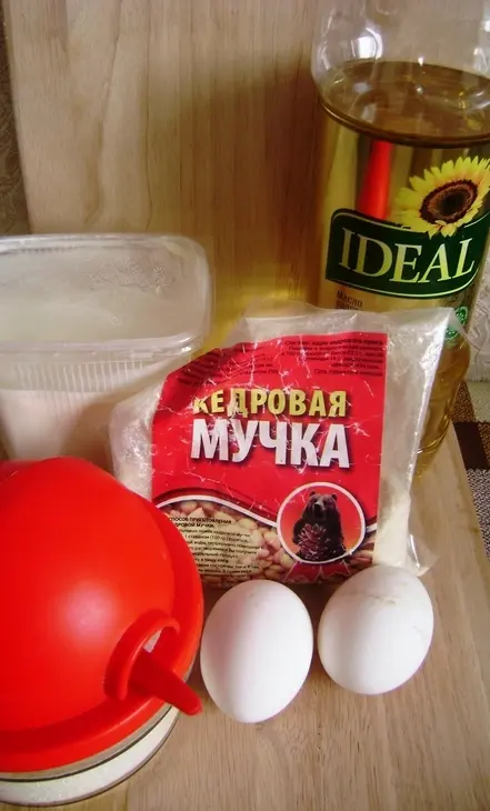 Блинчики сметанно-ореховые, с клубничным соусом.: шаг 1