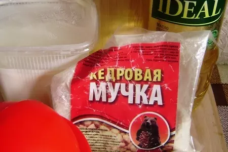 Блинчики сметанно-ореховые, с клубничным соусом.: шаг 1