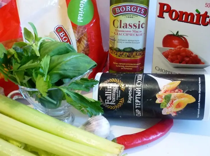 Томатный суп с пастой fusilli,базиликом,пармезаном и трюфельным маслом: шаг 1