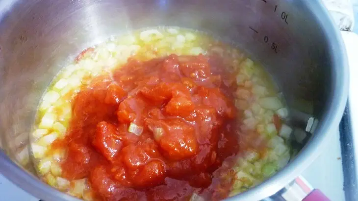 Томатный суп с пастой fusilli,базиликом,пармезаном и трюфельным маслом: шаг 4