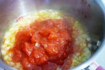 Томатный суп с пастой fusilli,базиликом,пармезаном и трюфельным маслом: шаг 4