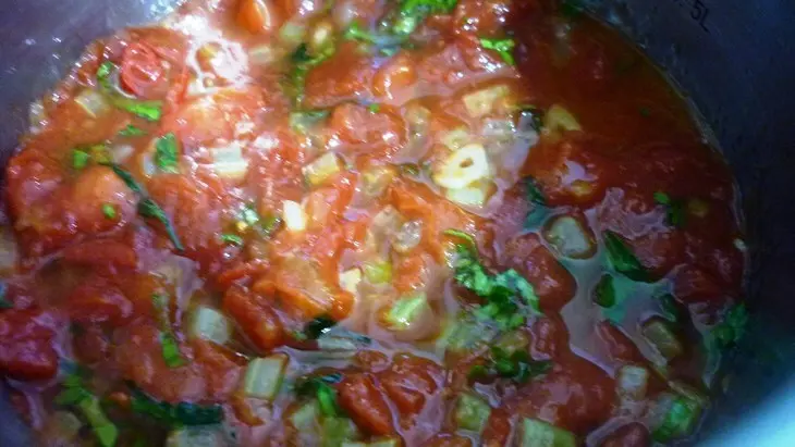 Томатный суп с пастой fusilli,базиликом,пармезаном и трюфельным маслом: шаг 5