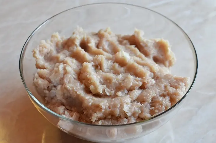 Суп  с fusilli , фрикадельками из индейки, креветками и зеленым горошком: шаг 3