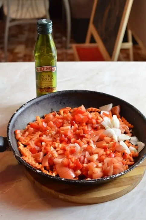 Суп  с fusilli , фрикадельками из индейки, креветками и зеленым горошком: шаг 4