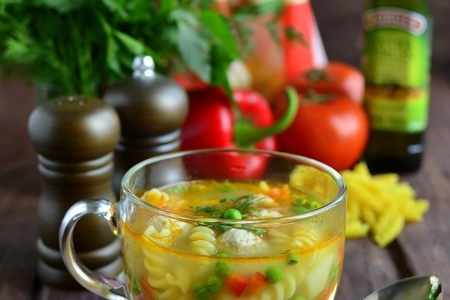 Суп  с fusilli , фрикадельками из индейки, креветками и зеленым горошком: шаг 7