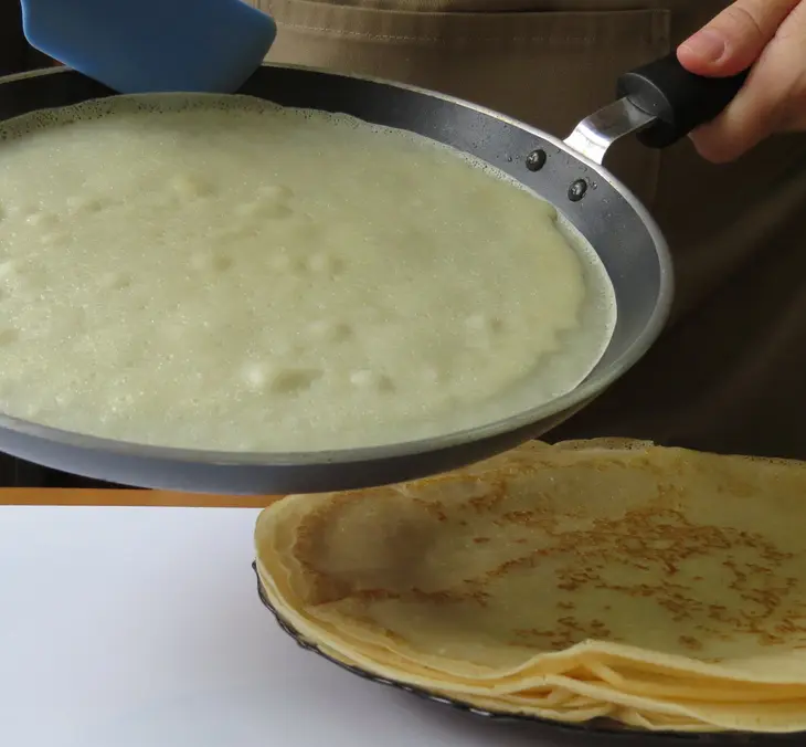 Блинный террин с шоколадным муссом, рикоттой и вишней: шаг 2