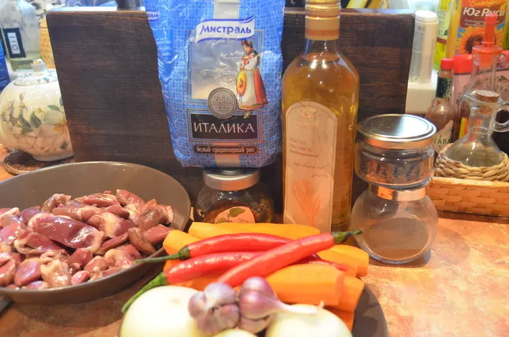 Плов с куриными сердечками: шаг 1