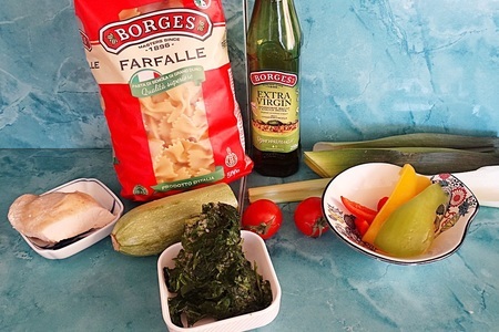 Суп овощной со шпинатом и пастой "фарфалле.": шаг 1