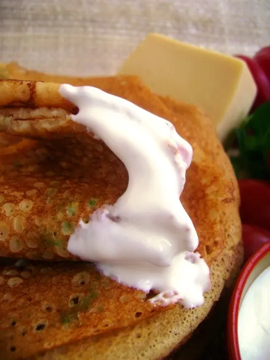 Блинчики закусочные кукурузные, с брынзой и овощами.: шаг 5